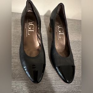 AGL Womens Black Leather Slip On Cap Toe
Pump Block Heels Size 39 EUC
